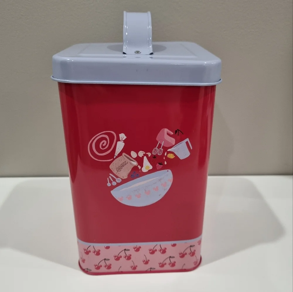 2 x DISNEY Mickey Mouse Bundles, Apron, Tin and Cookie Cutters - Picture 5 of 7
